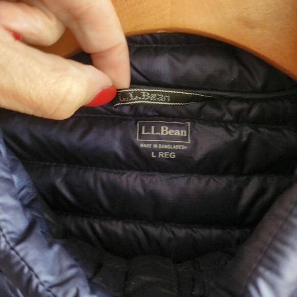 L.L. Bean Ultralight 850 Down Puffer Jacket - Men's size Large Navy Blue Downtek - Picture 3 of 10